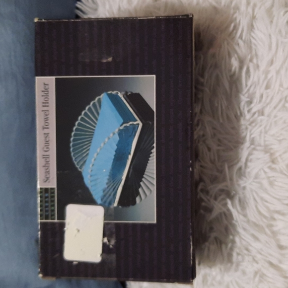 U.S Acrylic Towel Holder - Picture 2 of 6